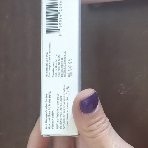NWT Glossier G Suit Liquid Lipstick in Jet - Picture 4 of 4